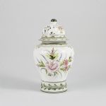 1360 2675 VASE AND COVER